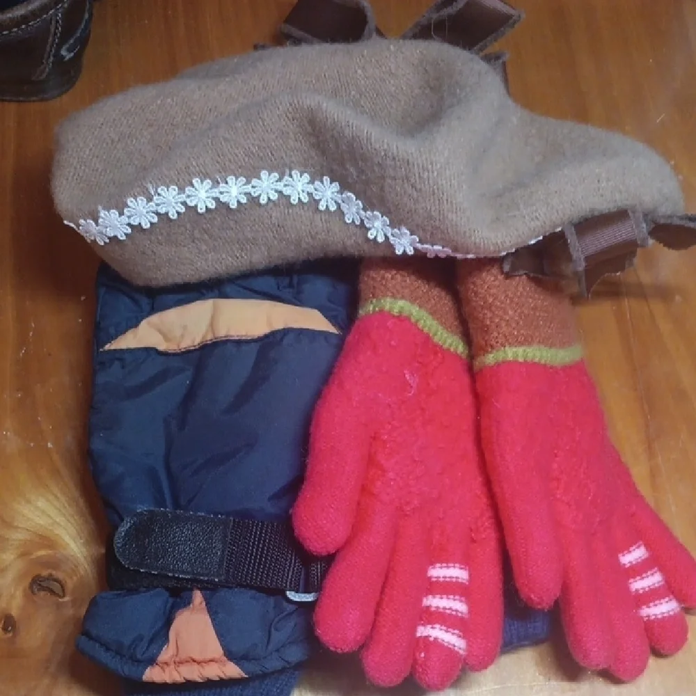 Hat and gloves bundle